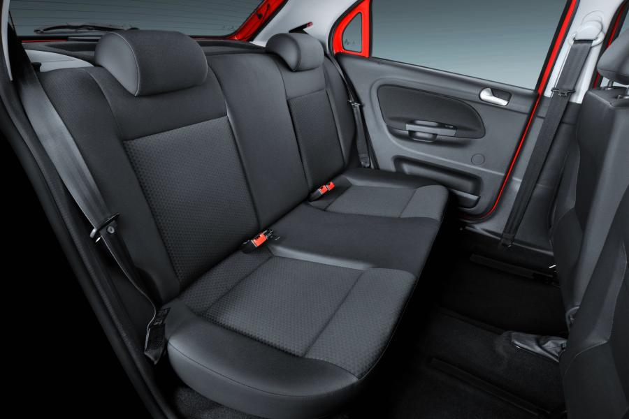 Интерьер Volkswagen Gol 5-Door 2016 года  (фото 19 из 23)